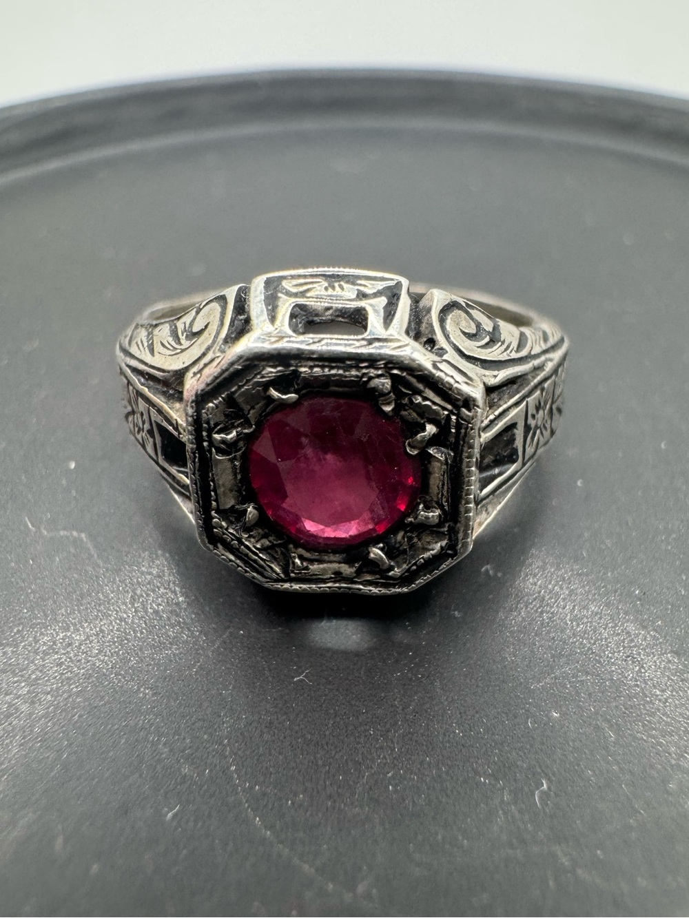 Antique-Style Carved Silver Ring with Deep Red Center Stone Size 5
